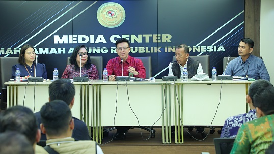  MAHKAMAH AGUNG TERIMA AUDIENSI SERIKAT BURUH JAWA TIMUR, BAHAS PERSOALAN UPAH PROSES HINGGA PERLINDUNGAN BURUH